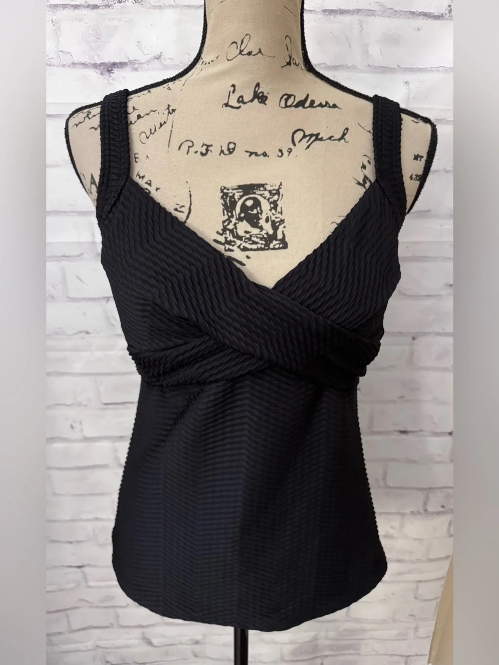 Lands' End Size 8 Tankini Swimsuit Top Black Textured Resortwear‎ Wrap V Neck